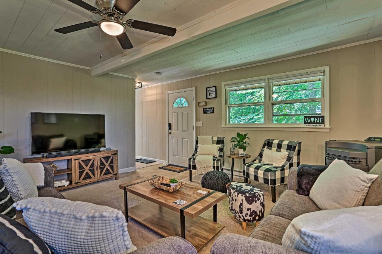 Modern East Stroudsburg Home With Deck And Gas Grill! 外观 照片
