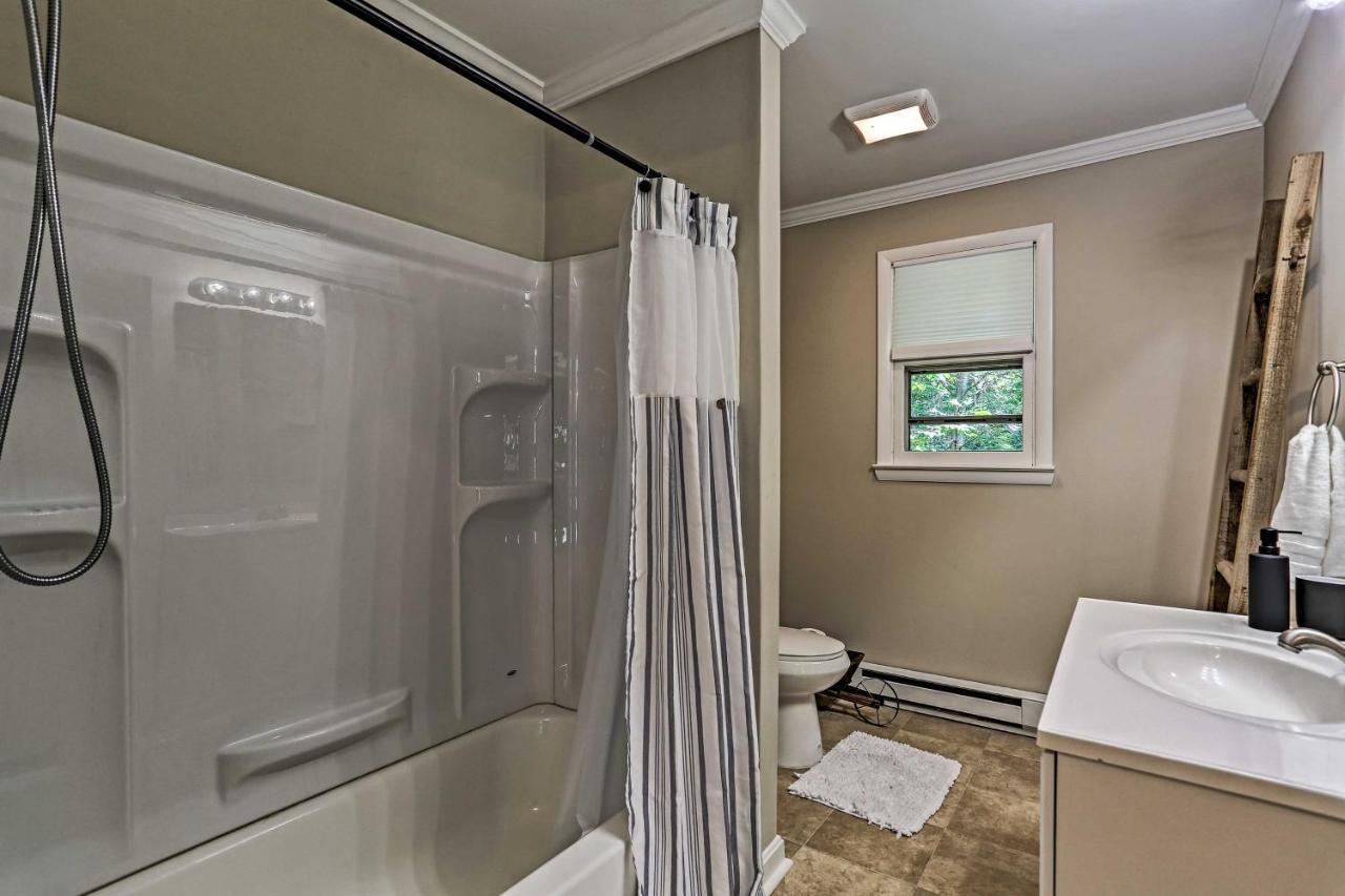 Modern East Stroudsburg Home With Deck And Gas Grill! 外观 照片