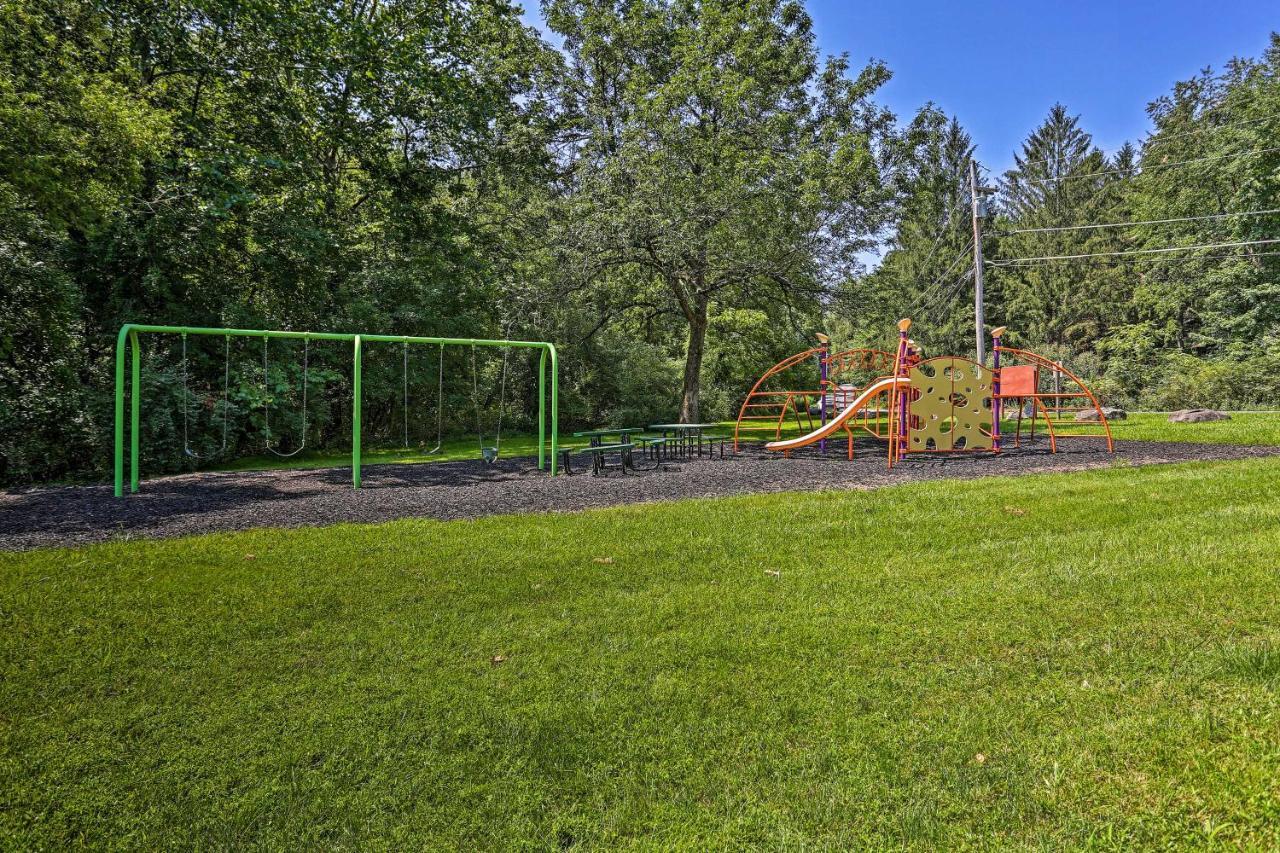Modern East Stroudsburg Home With Deck And Gas Grill! 外观 照片