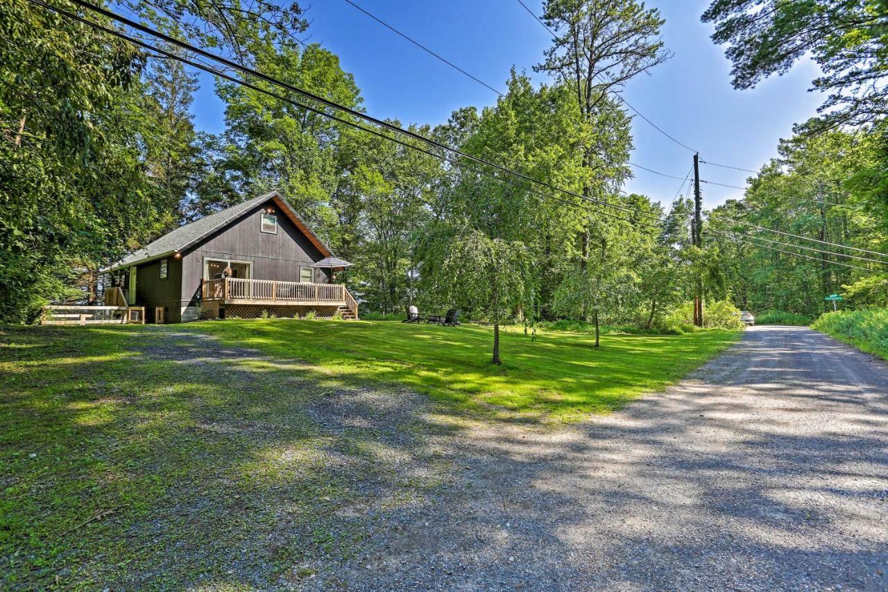 Modern East Stroudsburg Home With Deck And Gas Grill! 外观 照片