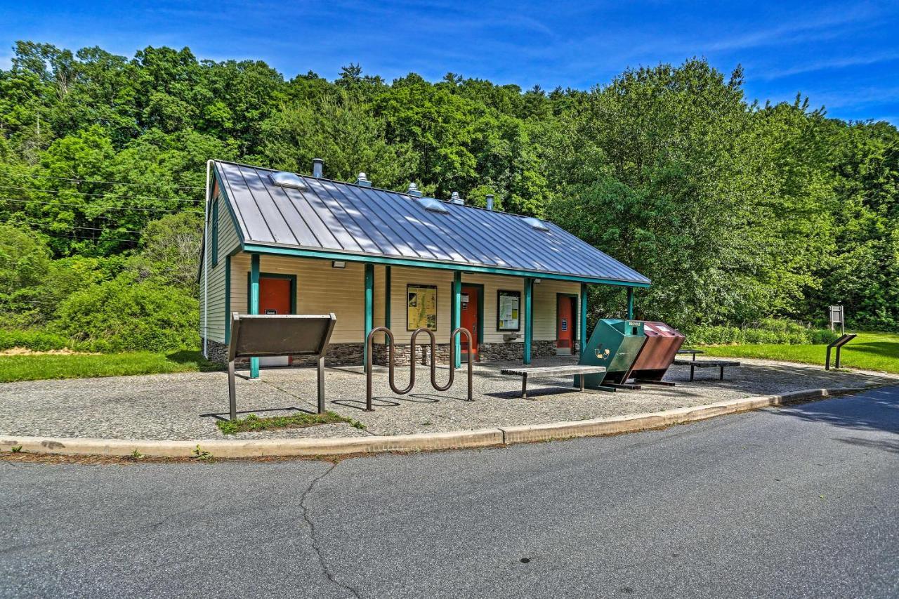 Modern East Stroudsburg Home With Deck And Gas Grill! 外观 照片